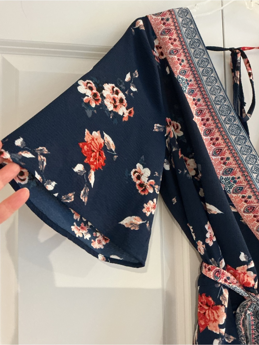 Floral Navy ROMPER with Pink Accent Trim from Francesca’s L NWT - Picture 5 of 6